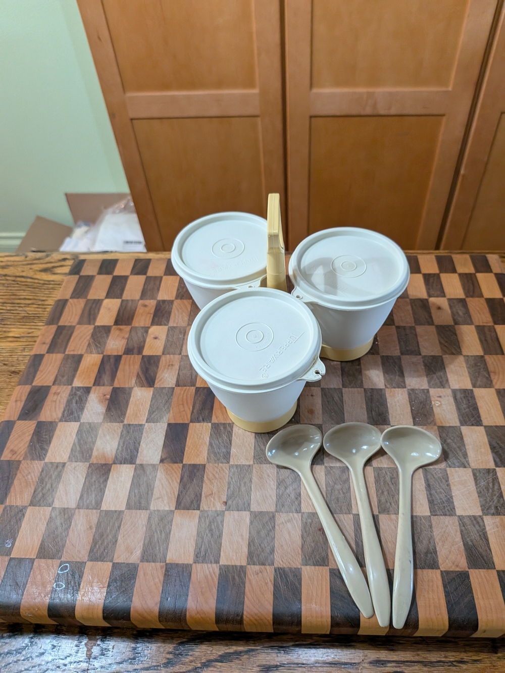 Tupperware Condiment Caddy W/Spoons - Picture 2 of 4